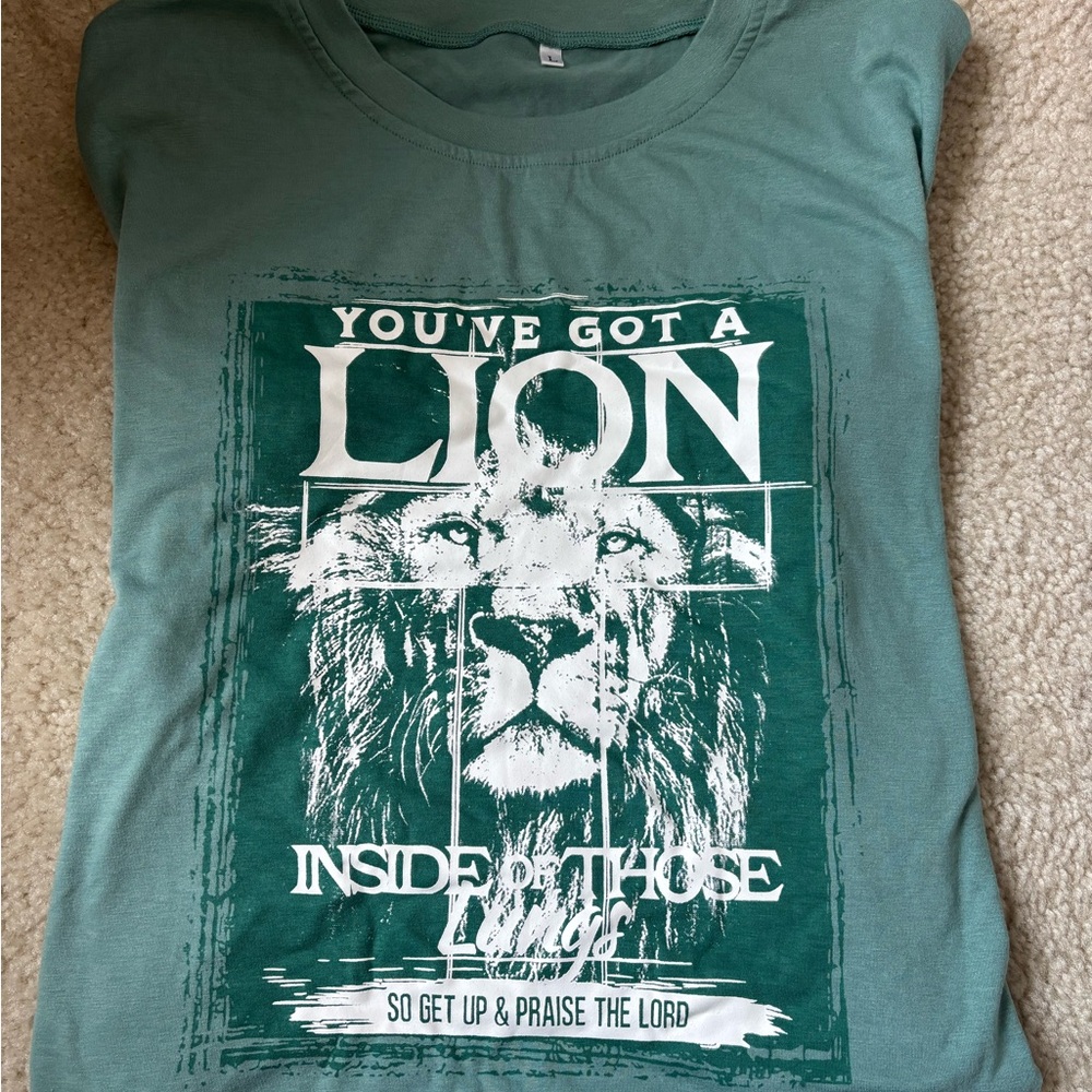 Green Graphic T-Shirt with Lion Print